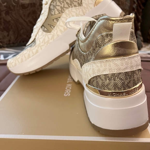 Michael Kors Sneakers - Picture 6 of 7